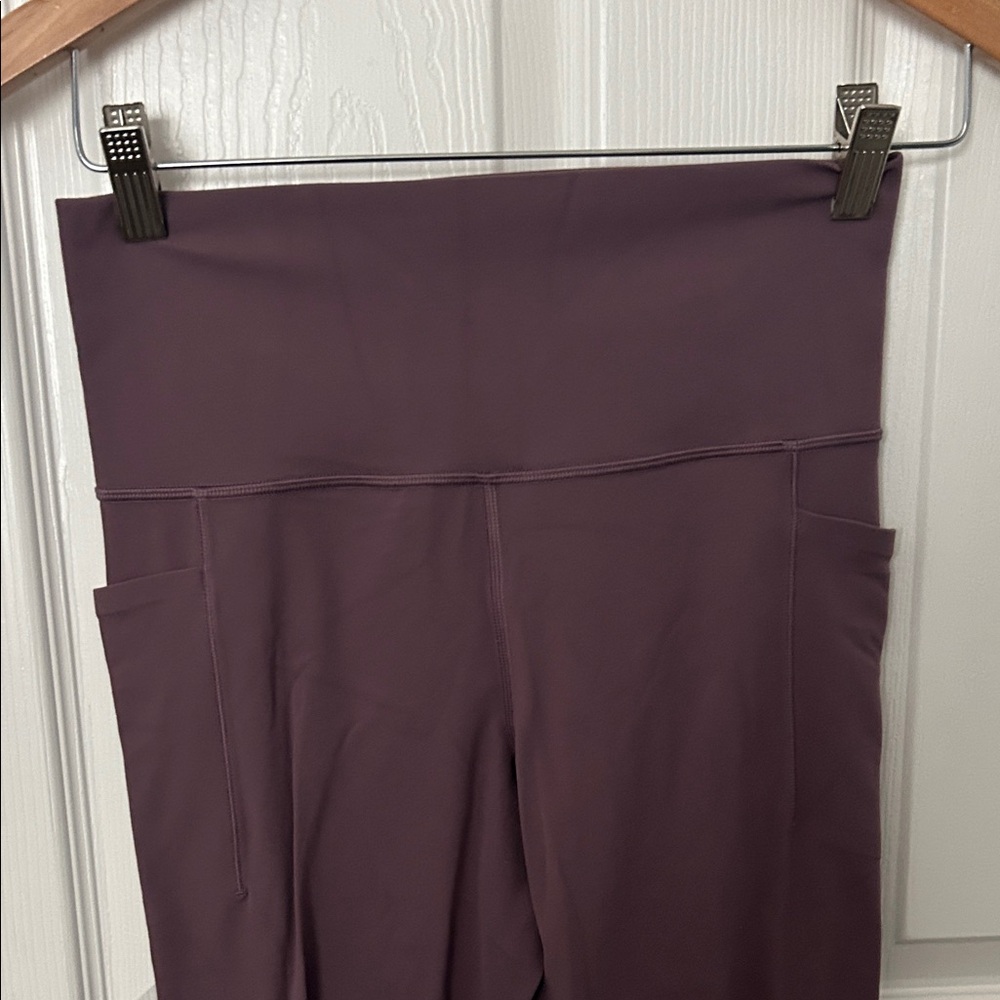 Women's High-Waisted Cropped Pants in Purple